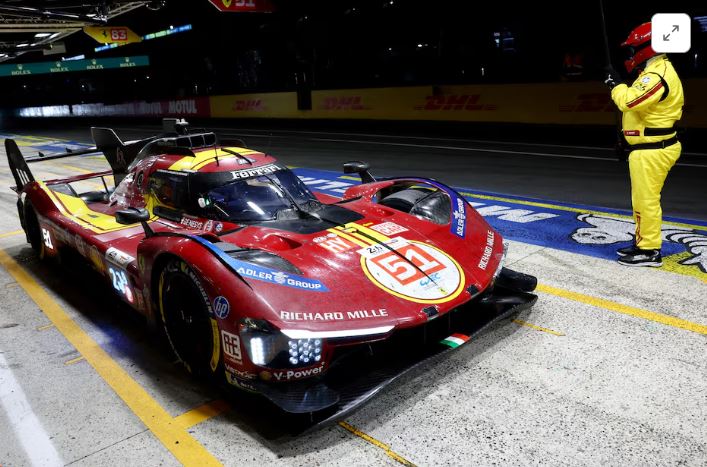 الساندرو پیر گویدی، جیمز کالادو و آنتونیو جوویناتزی از تیم فراری ای‌اف کورس در جریان ۲۴ ساعته لومان