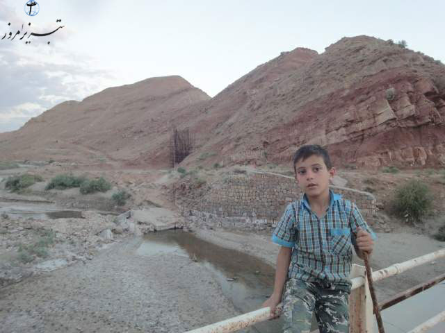 امیر  در کنار پل ونیار